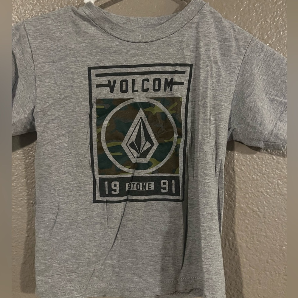 Boys Volcom Tee size M